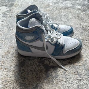 Air Jordan 1 highs in light blue